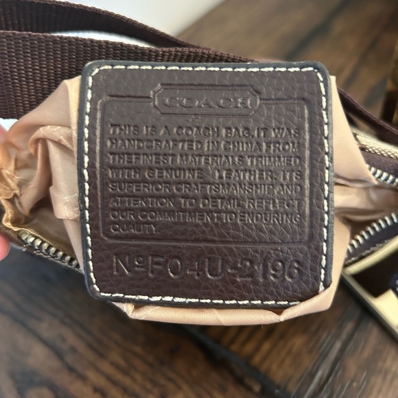 Coach Signature Swingpack crossbody bag - Picture 7 of 8